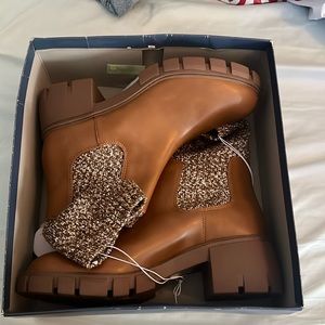Super cute chunky heeled boots